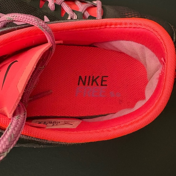 Nike Women's Free 5.0 TR Fit 4 Athletic Shoes - Picture 8 of 10
